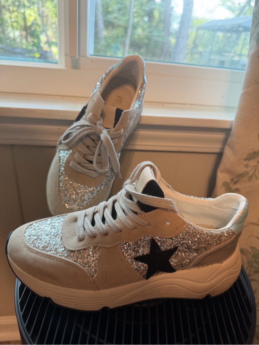 Mi.iM Silver Glitter Star Accent
Platform Sneakers 6